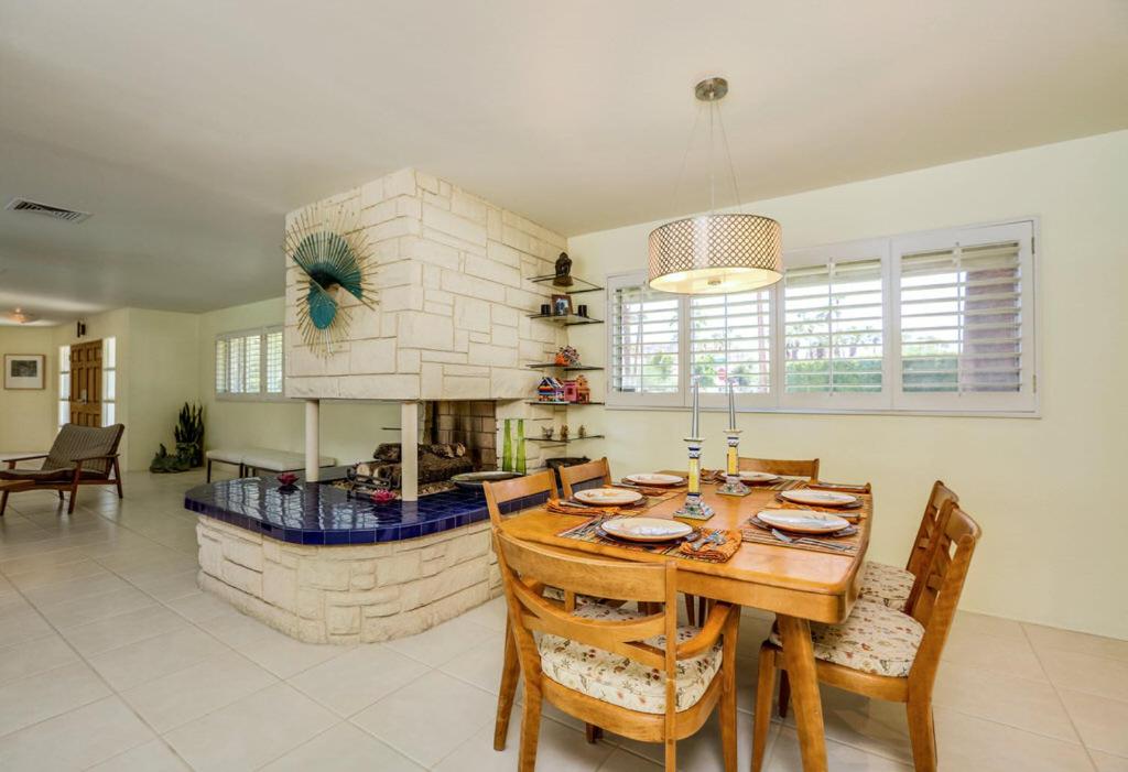 Popular attractions Area Nearby Property